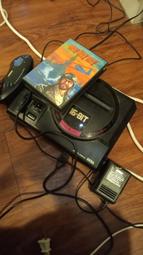 二手 SEGA MD主機(HAA-2510) + 遙桿x1+電源線 訊號線+原版卡帶附盒一起賣 不拆賣