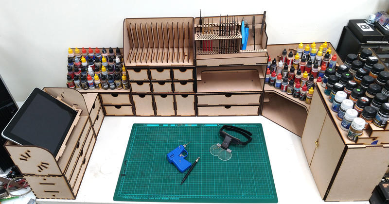 模型達人收納工作站，共四組：工具架＋顏料架＋2格抽屜＋6格抽屜 (椴木板)