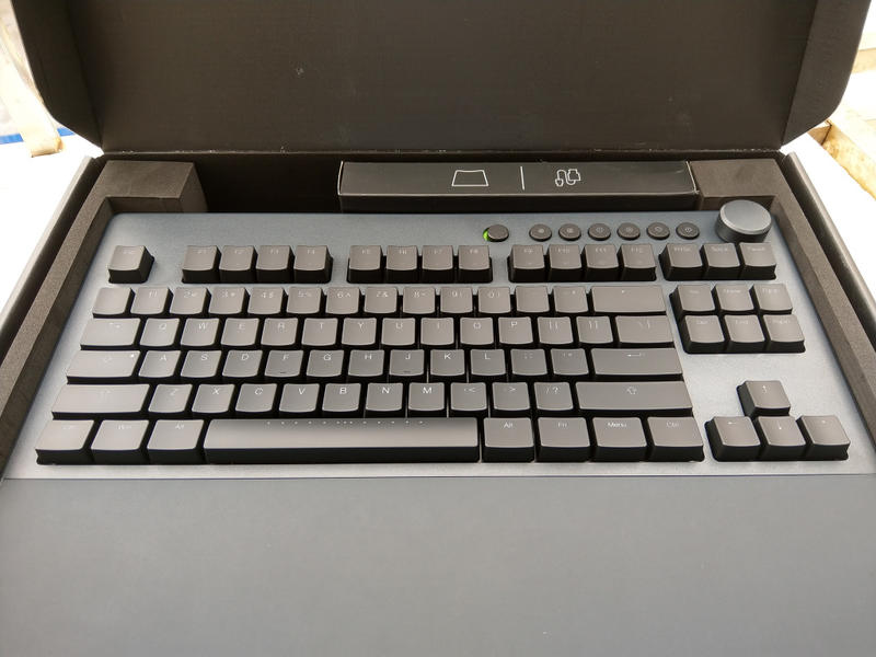 (全新公司貨)(原廠保固一年)(挑戰最低價) ikbc Table E401 機械式鍵盤。送 PBT黑色中文透光鍵帽一組