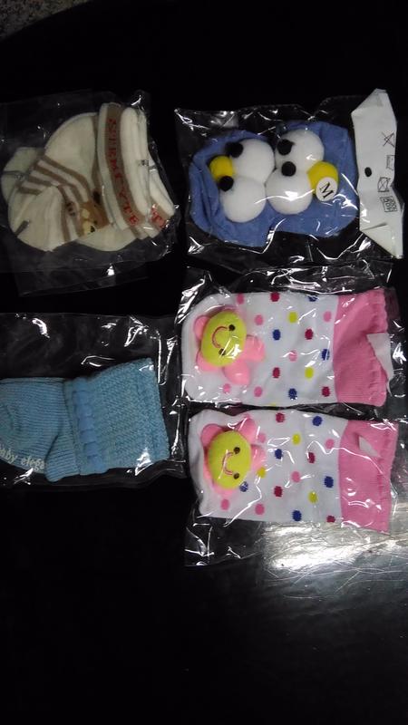 全新嬰幼兒餐巾和襪子