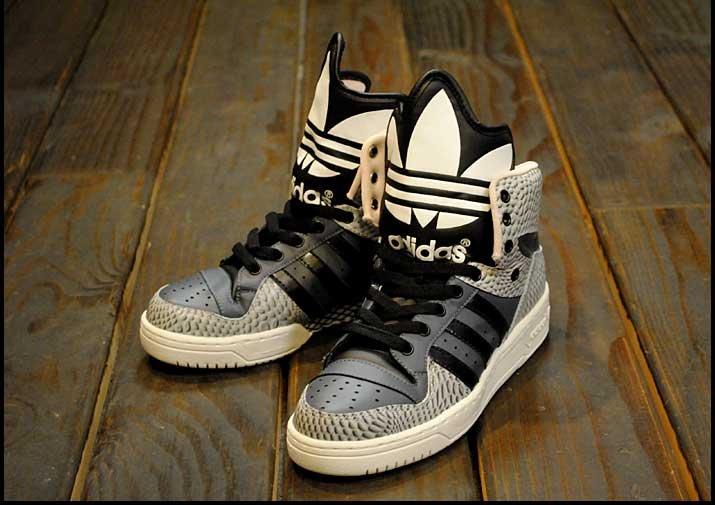 ADIDAS ORIGINALS M ATTITUDE LOGO W