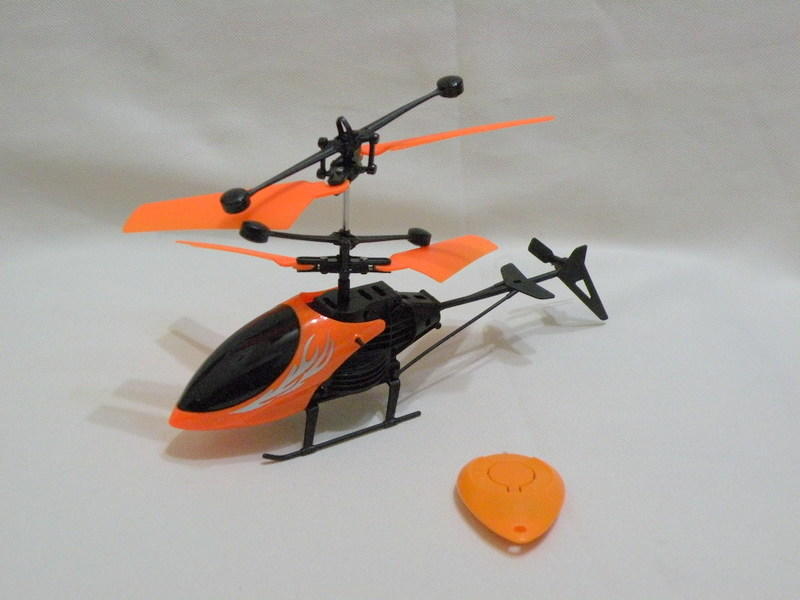 直升機感應式飛行器(附紅外線遙控器)