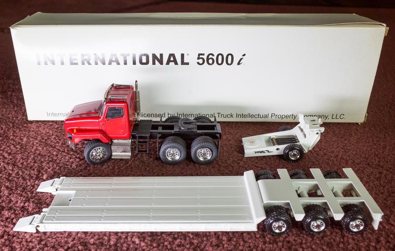 【德國 Conrad 原廠製】絕版 International 5600i 3軸低底盤連結拖板車 1:50 精密金屬模型
