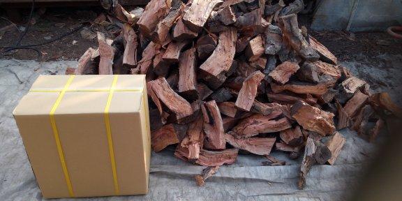高雄原木小徑營火晚會披薩用硬木18公斤龍眼木劈木柴耐燒壁爐劈木柴塊狀切木柴燒柴取暖生火控土窯木頭.龍眼木劈木材。現貨