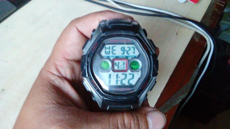 300元台南  3眼電子錶(下標前請先看說明)