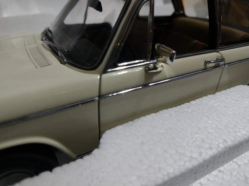 AUTOart 1:18 BMW 1600-2 MILLENNIUM照後鏡非原車，已找一樣車型補上