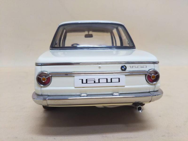 AUTOart 1:18 BMW 1600-2 MILLENNIUM照後鏡非原車，已找一樣車型補上