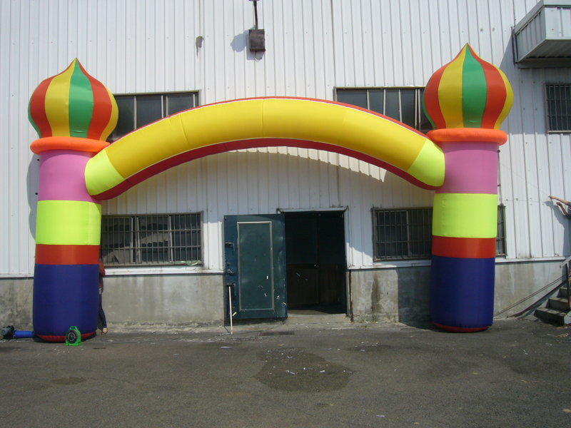 10公尺城堡形充氣拱門....讓您的店面(活動)更加活躍......各尺寸拱門訂做(氣球)含馬達