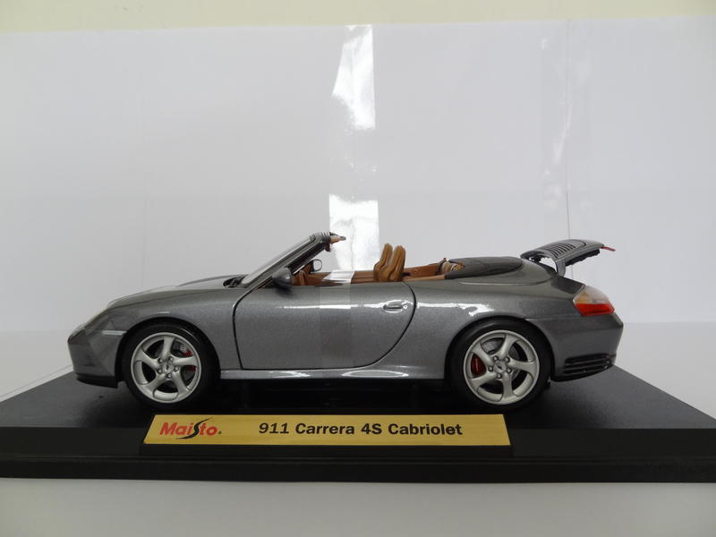 Maisto原廠金屬車模型 1:18 Porsche (2004) 911 Carrera 4S Cabriolet