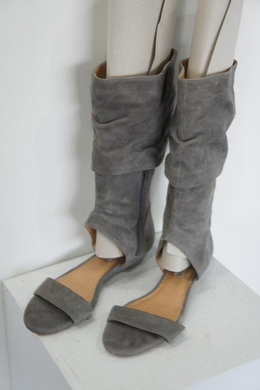 [二手] 灰色麂皮靴型涼鞋