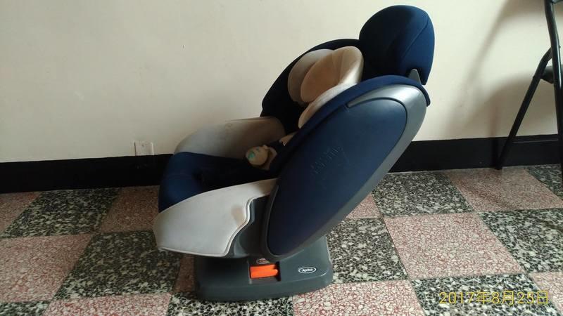 二手 Aprica 嬰兒汽車安全座椅(可平躺),五點式固定