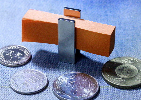 ■萬磁王■釹鐵硼磁鐵-30mmx10mmx2mm-長方形超強力磁鐵-吸便條紙很好用