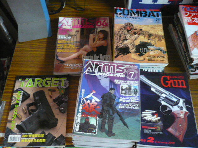 ◎貓頭鷹◎絕版雜誌專賣-早期日文槍枝相關雜誌COMBAT、GUN、ARMS42本(5F-BookBox12)