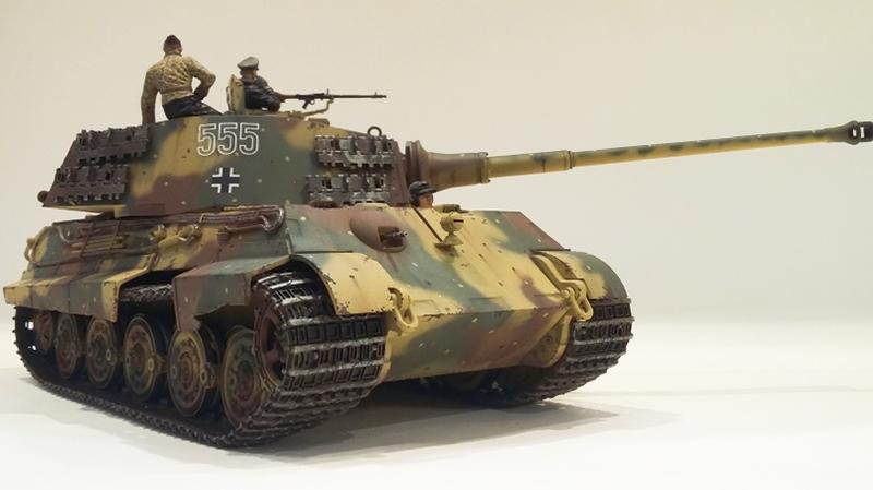 圖片更新1/35田宮模型,二戰德國虎王主力戰車,突出部戰役塗裝含傳令兵機車