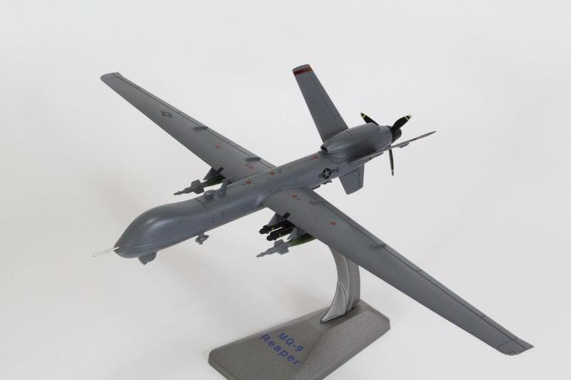 《 模王 》 MQ-9 MQ9 美軍 無人機 代號稱為「掠奪者B」比例1/72合金完成品