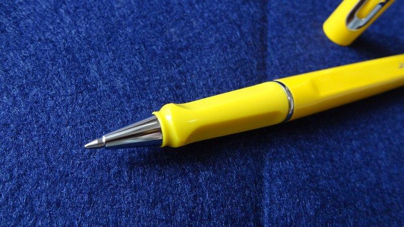 金豪599  鋼珠筆 **金屬桿  喜歡LAMY的可以參考 亮變型金剛黃