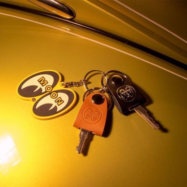 (I LOVE樂多)MOONEYES Leather Key Cap 牛皮燙銀logo鑰匙保護套 共兩色供您挑選