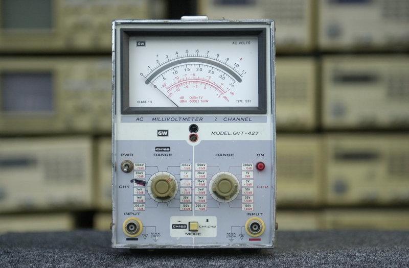 GW Instek GVT-417B Analoges AC-Millivoltmeter – Kompakt, 12 Messbereiche, 1 Kanal