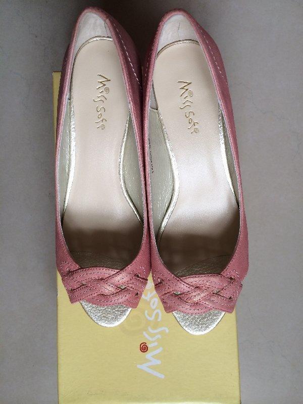 專櫃品牌 Miss Sofi 粉色皮革編織中跟魚口鞋 包鞋 女鞋