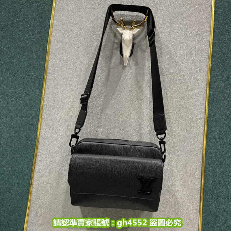 Louis Vuitton Fastline Messenger M22482 Black 