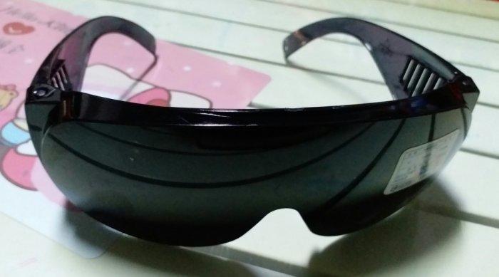 護目鏡 太陽眼鏡 台灣製造 耐衝擊 抗UV材質 黑色_粗俗俗五金大賣場