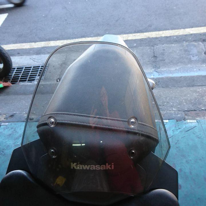 2009年kawasaki Versy650風鏡（附螺絲）