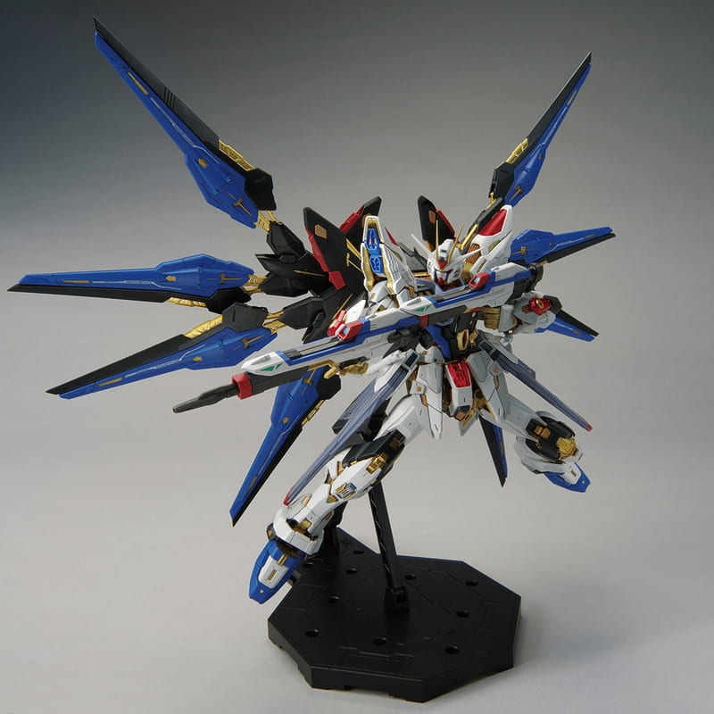 【模動王】現貨 含雪焰水貼 BANDAI 萬代 MGEX 1/100 攻擊自由鋼彈 + MG 沙薩比 SAZABI KA