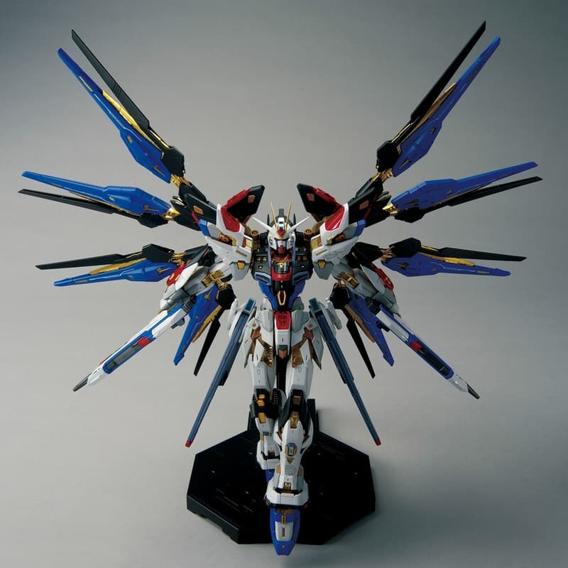 【模動王】現貨 含雪焰水貼 BANDAI 萬代 MGEX 1/100 攻擊自由鋼彈 + MG 沙薩比 SAZABI KA