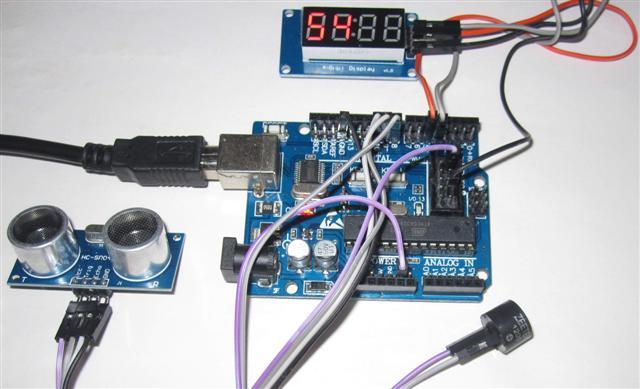 偉克多 Arduino 好玩專題製作—四位七節顯示器 顯示 超音波測距資料，套件+韌體工程師課程諮詢+專題製作