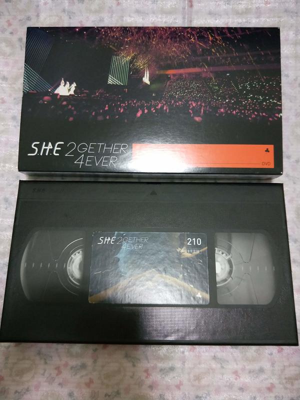 ＜首批HOME VIDEO概念包裝限量版＞S.H.E 2gether 4ever 2013演唱會影音館