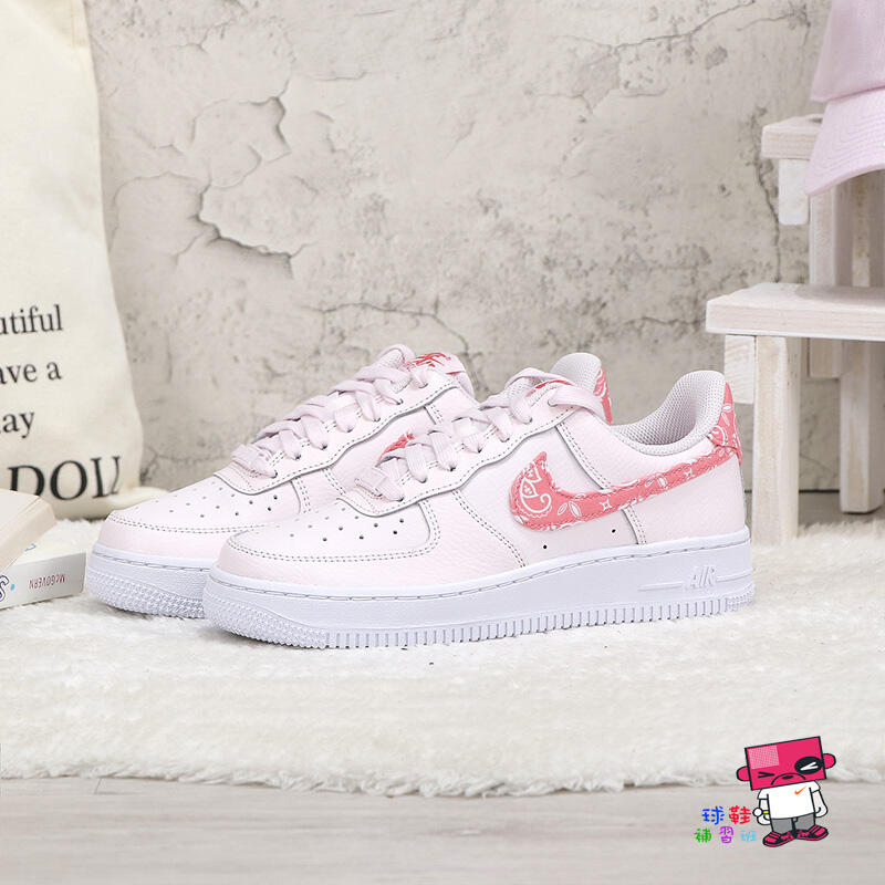 球鞋補習班W NIKE AIR FORCE 1 07 ESS PAISLEY 變形蟲腰果花女