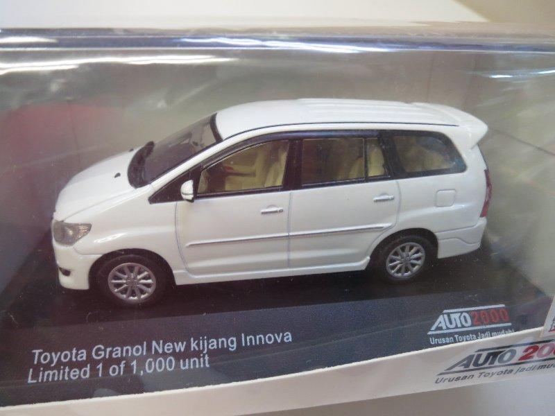 Toyota Grand New Kijang Innova~比例1/43合金車~AUTO2000出品~引擎蓋可開