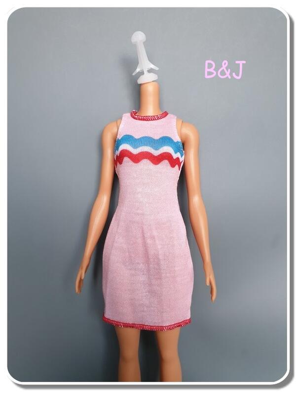 ＊B & J 特賣＊～全新芭比服飾，粉色簡約洋裝。