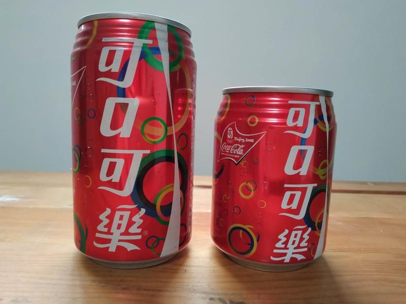 台灣可口可樂2008北京奧運250ML紀念罐(右邊)