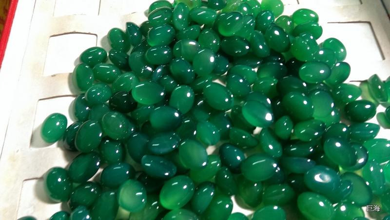 0215天然翡翠綠玉瓍玉髓蛋面28切工20mmx15mm深綠色媲美台灣藍寶石(1顆)玻璃種天然玉髓蛋面