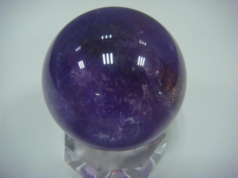 紫水晶球083(重135g,直徑46mm)附壓克力座