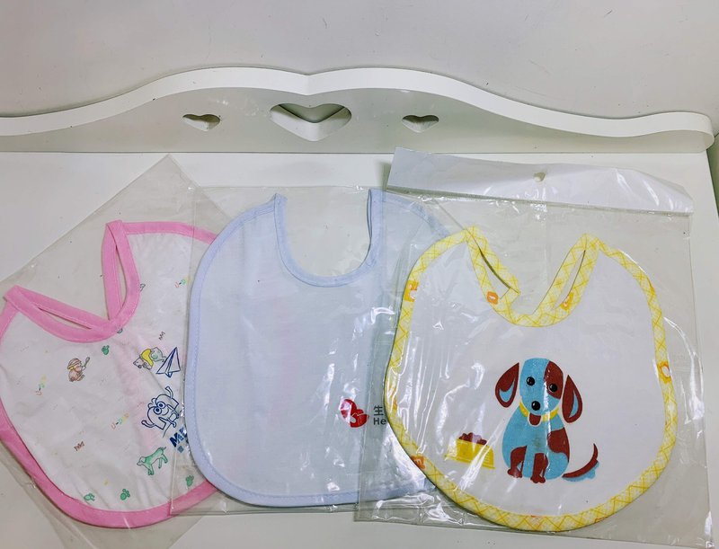 嬰兒圍兜/圍巾/口水巾──藍色、粉色邊、黃色邊