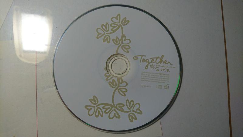 裸片 S.H.E 新歌+精選 專輯 CD
