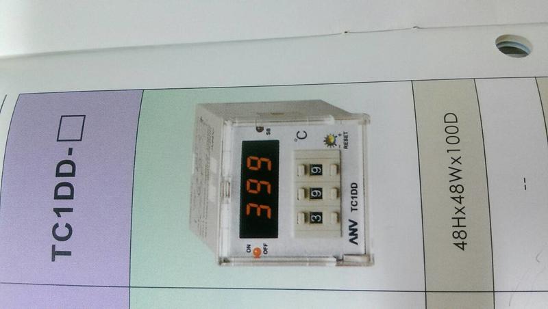溫度控制器TC1DD-ROPTW 100~240VAC+8腳底座P2CF-08(含稅價)