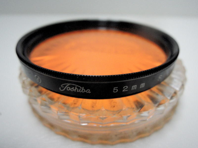 庫存日本TOSHIBA 52mm  S 056 2稀土系列原廠紅色特殊濾鏡,鏡片漂亮,希望知貨高手前輩收留,有膠盒.便宜