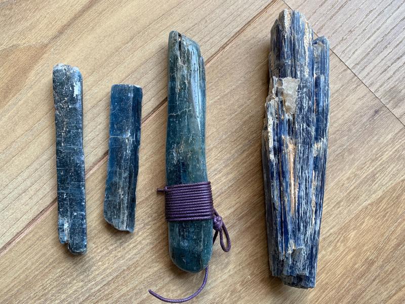 【REIKI 能量石】藍晶石  rare 柱狀 精品 最長13公分 最重150g 天然寶石稀有珍貴  對應眉心輪