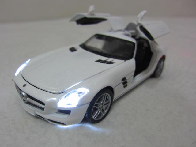 【KENTIM 玩具城】聲光版1:32(1/32)全新賓士Mercedes BENZ SLS AMG 白色授權合金迴力車(MZ美致系列)