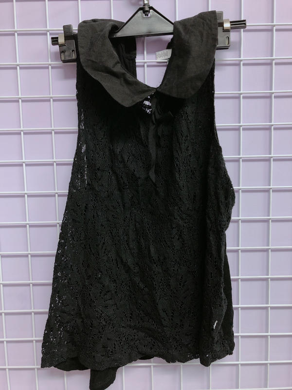 荷葉領蕾絲素面❤️無袖氣質款黑色上衣（s號）
