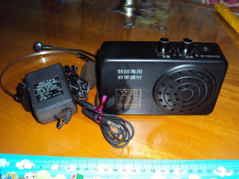 阿肯俗賣店---文邦教學擴音機,機子 掛耳機 變壓器,這個電池盒已污,使用時需用電源供應器 -二手