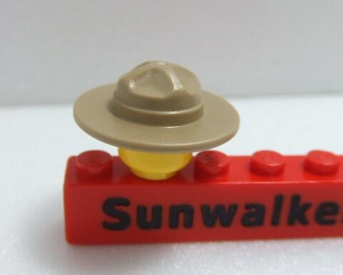 【積木2010-帽子】Lego樂高-全新 深沙色圓帽 / 牛仔帽 / 森林警察帽 (98279)(C-01)
