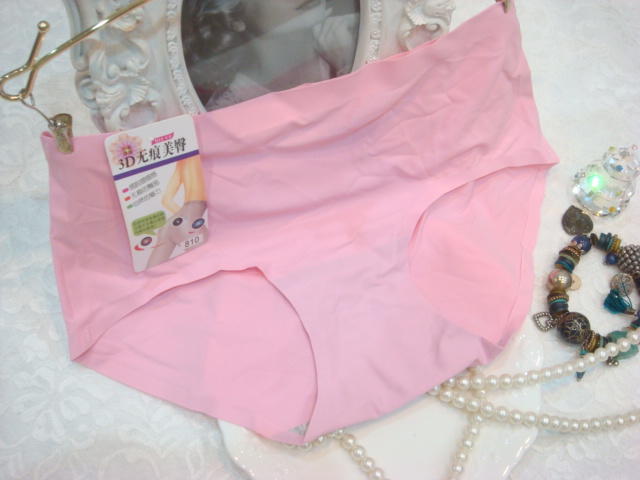 拜金的店  女性感無痕純色(M L XL)粉紅色冰絲一片無縫三角褲大號內褲   A089