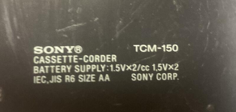 二手市面稀少復古故障新力SONY卡式隨身錄放音機TCM-150(上電池機器無反應當收藏/裝飾品)