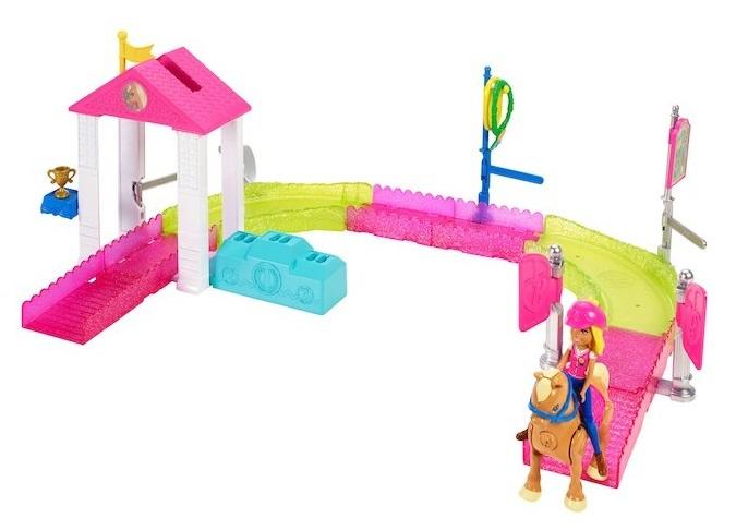 湯圓嬉遊趣 MATTEL- 芭比娃娃Barbie ON THE GO系列-帶著玩電動小馬競賽場景組(內含馬及金髮芭比)