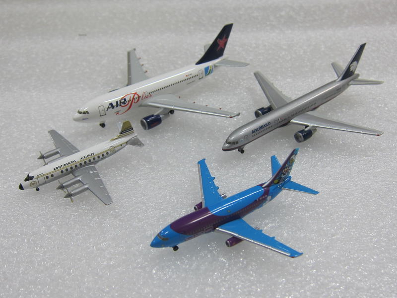 宗鑫貿易 Herpa HW513333 聖誕4機紀念組 2002 內含4架飛機