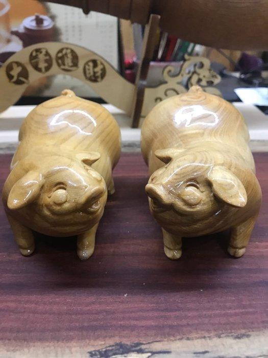 台灣檜木(黃檜)福氣豬，對豬，很可愛又討喜。
